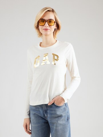 Tricou de la GAP pe alb: față