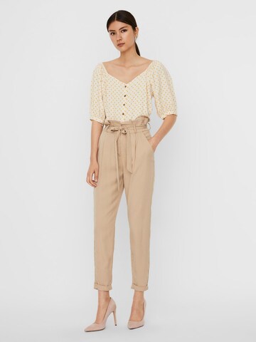 Regular Pantalon à pince VERO MODA en beige