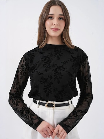 Bigdart Blouse in Black: front