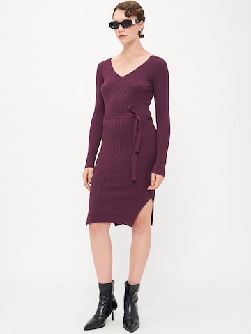 Vero Moda Tall Sukienka z dzianiny 'VMSABA' w kolorze czerwony: przód