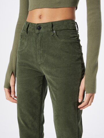 Ivy Copenhagen - Acampanado Pantalón 'Tara Flare Baby Cord' en verde