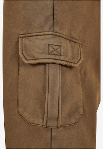 Urban Classics Loose fit Cargo Pants in Brown