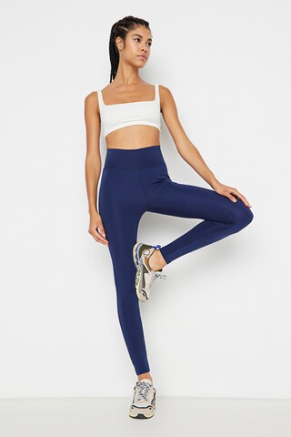 Trendyol - Skinny Pantalón deportivo en azul: frente