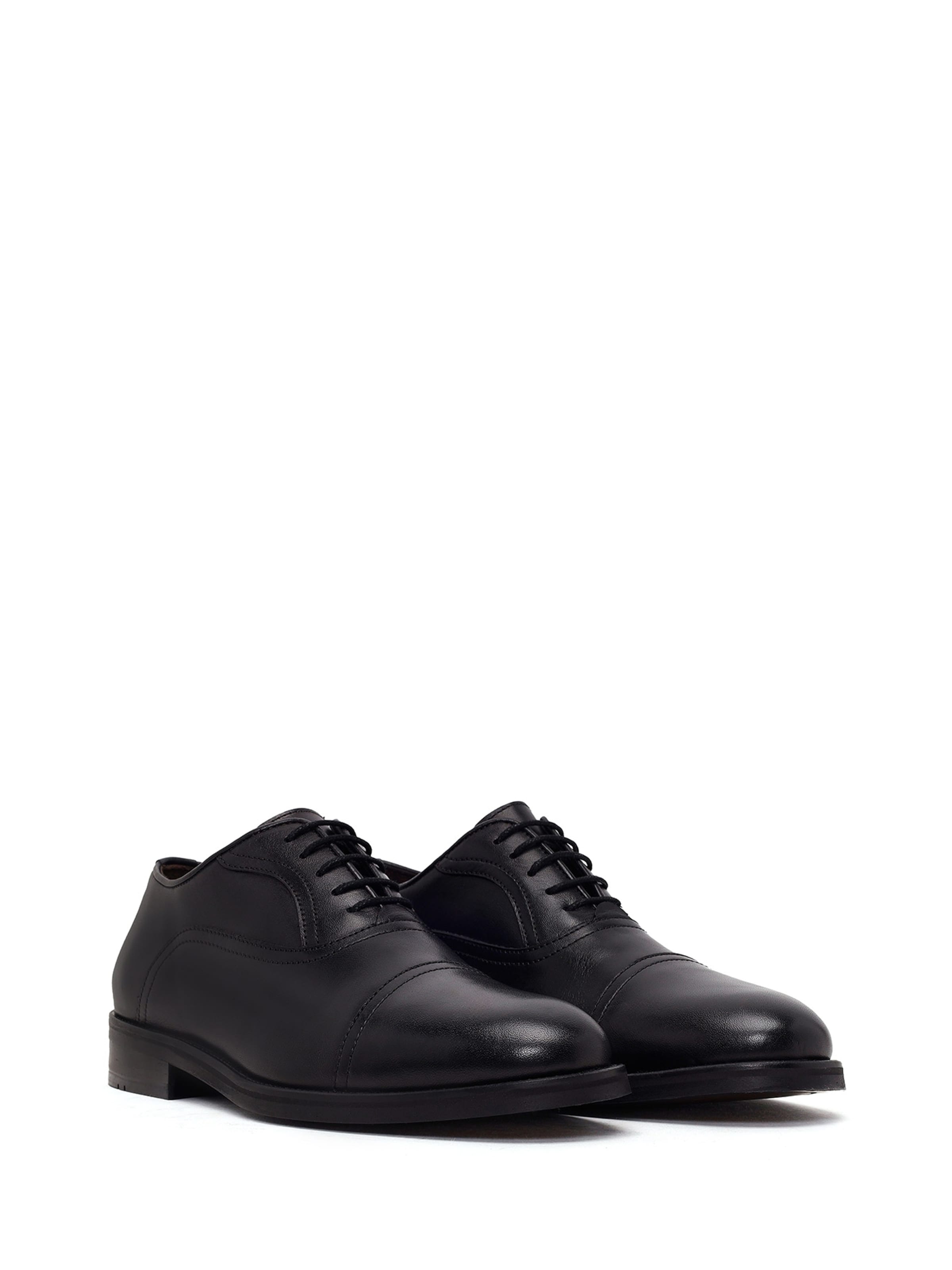 Derimod - Zapatos con cordón en negro
