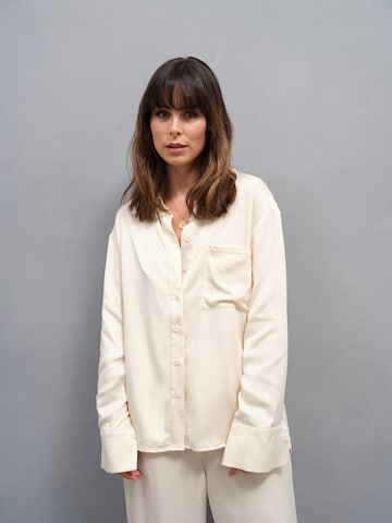 A LOT LESS Blouse 'Viola' in Beige: front