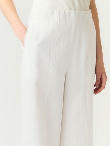 YAS Wide Leg Hose 'YASTama' in Weiß