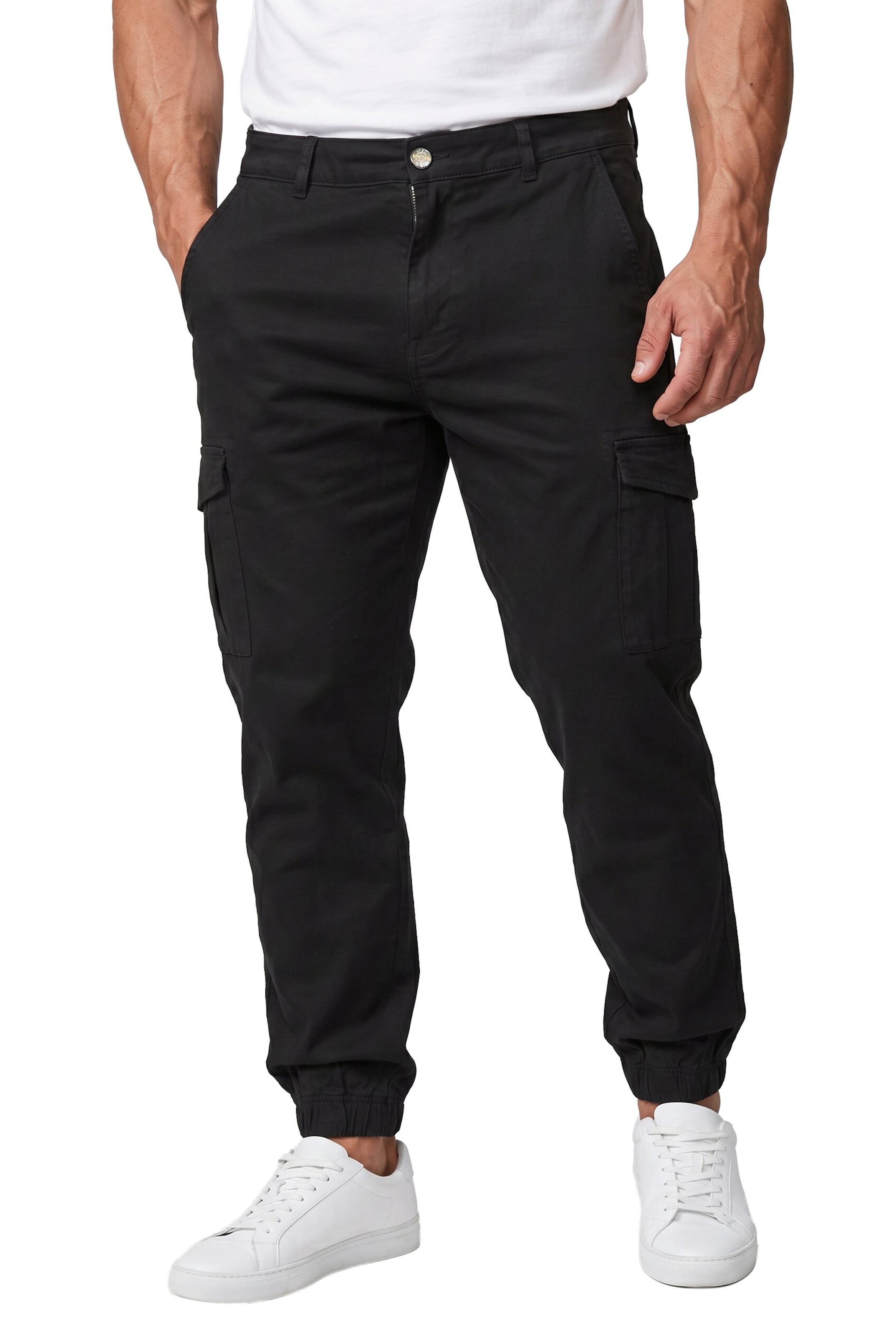 Men Plus Regular Cargo trousers in Black: front