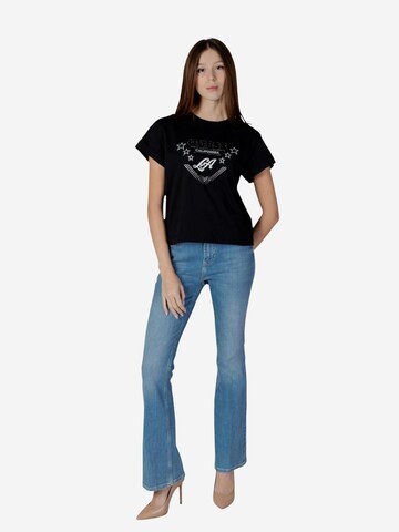 Maglietta 'SS CN LA STARS TEE W6RI30 I3Z14' di GUESS in nero