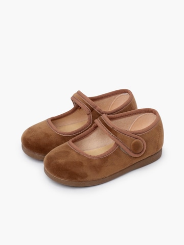 Pisamonas Lage schoen in Bruin