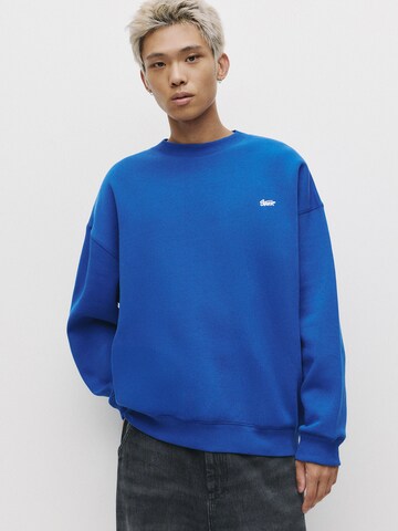 Sweat-shirt 'STWD' Pull&Bear en bleu : devant