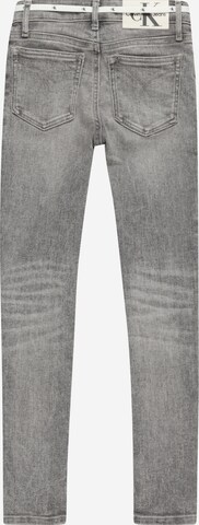 Skinny Jeans di Calvin Klein Jeans in grigio