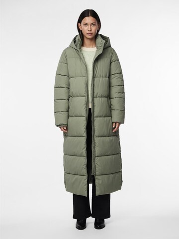 Manteau d’hiver 'KATJA' PIECES en vert : devant