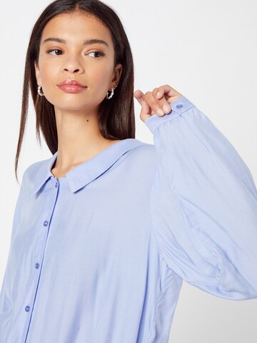 Camicia da donna 'RAYSON' di PIECES in blu