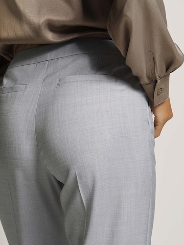 MADELEINE Regular Pantalon in Grijs