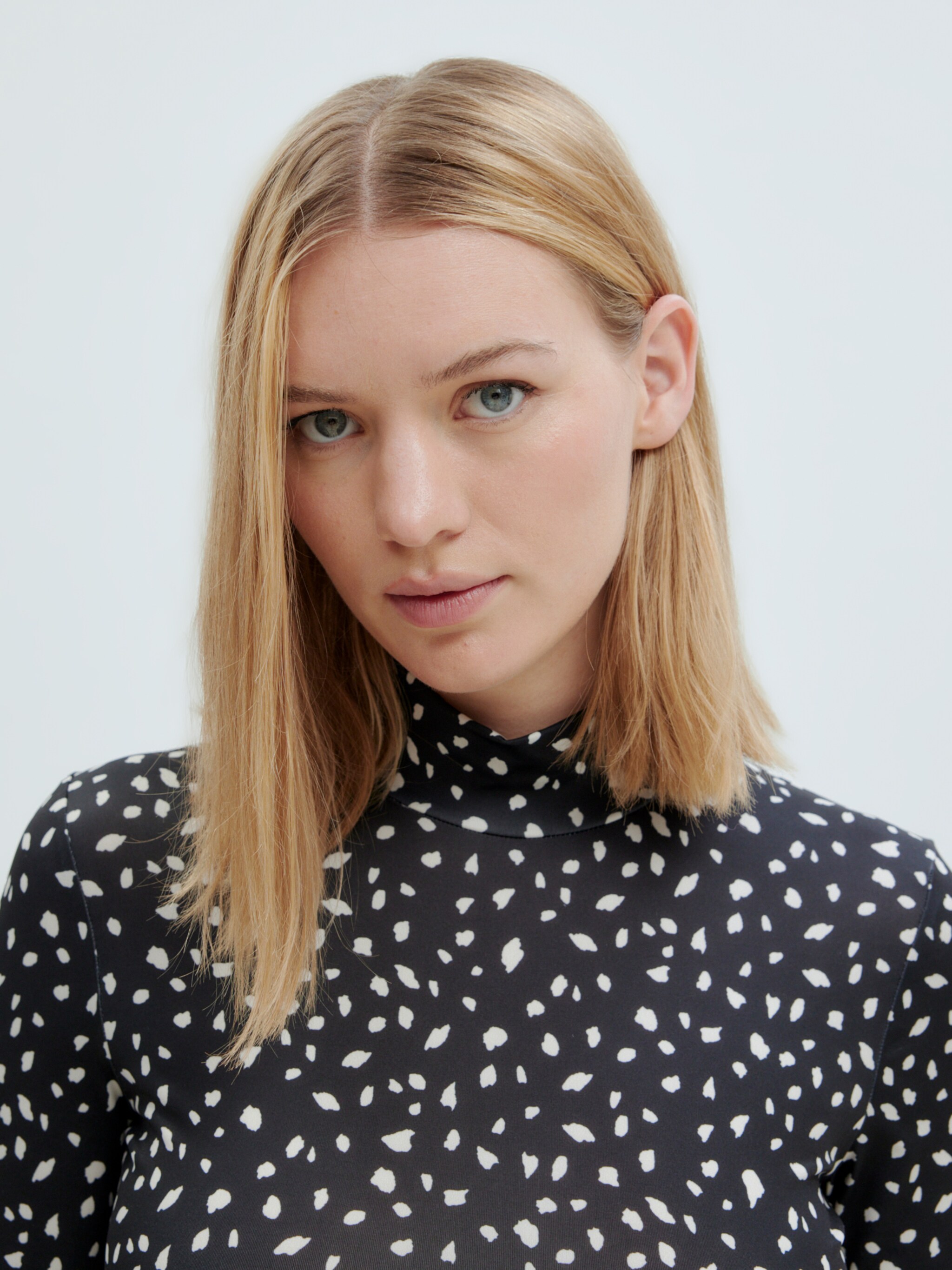 EDITED Produkte Shirt 'Manon' schwarz