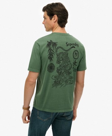 T-Shirt 'Tokyo Narrative' Superdry en vert : devant