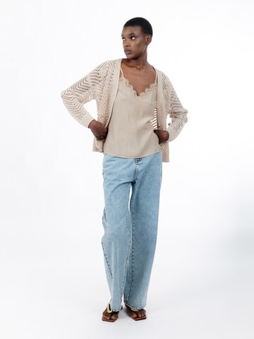 Influencer Плетена жилетка в бежово