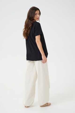 Cream T-shirt 'Komika' i svart