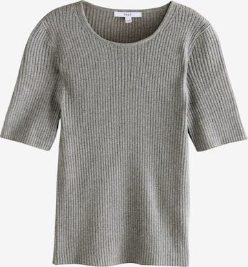 Tricou de la Next pe gri: față