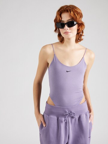 Nike Sportswear T-shirtbody i lila: framsida
