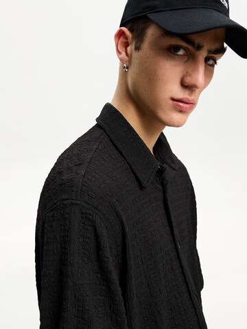 Bershka Comfort fit Button Up Shirt in Black