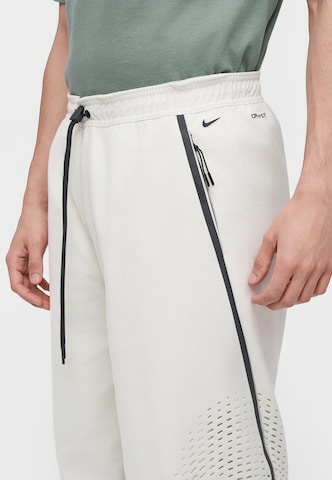Nike Sportswear Wide leg Byxa i vit