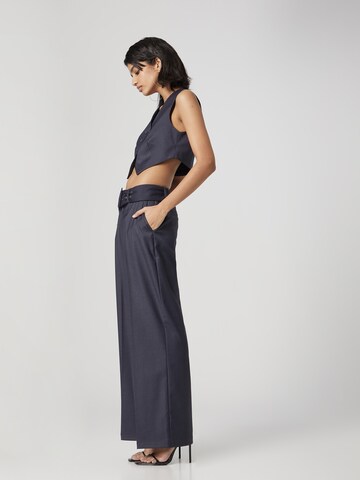 Wide Leg Pantalon à plis 'Dion' Bella x ABOUT YOU en bleu