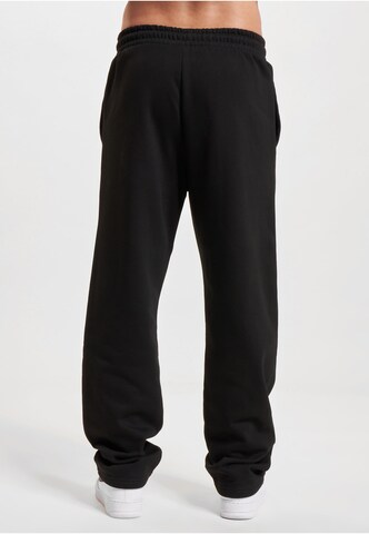 ROCAWEAR Regular Pants in Black