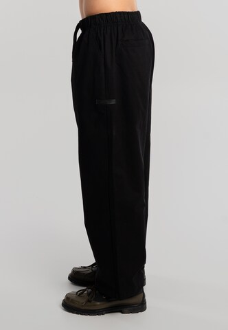 Another Cotton Lab - Loosefit Pantalón en negro