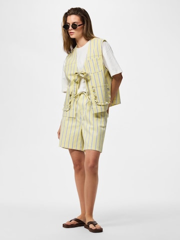 PIECES Regular Shorts 'PCBillo' in Beige