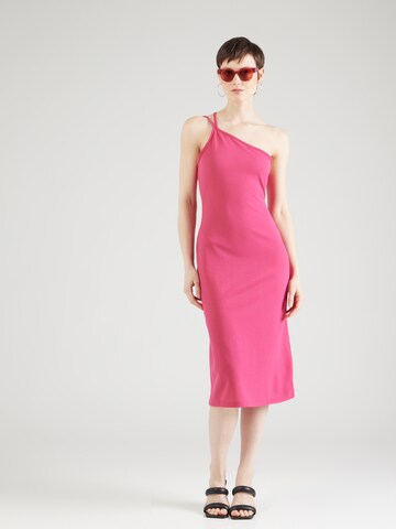 Robe Trendyol en rose : devant