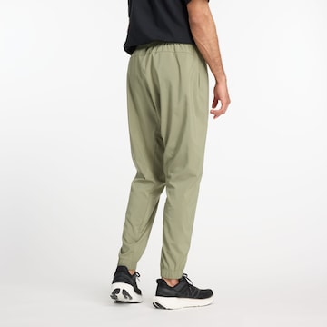 Effilé Pantalon de sport new balance en vert