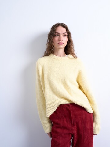 Pull-over 'ULTIMATE' TOPSHOP en jaune : devant