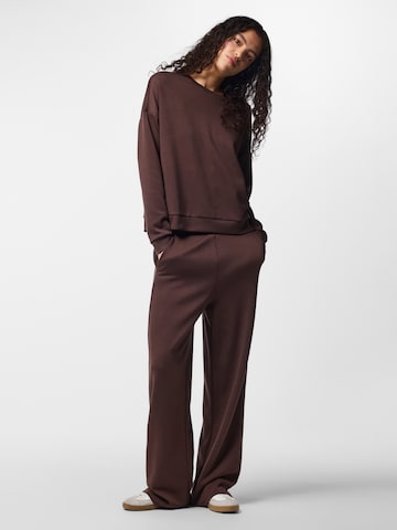 PIECES - Pierna ancha Pantalón en marrón