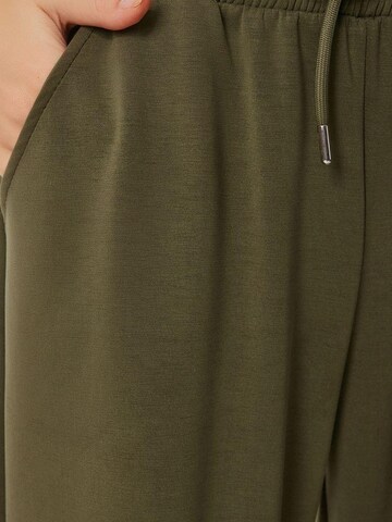 Wide leg Pantaloni di Happiness İstanbul in verde