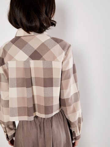 Apricot Blouse ' ' in Grey