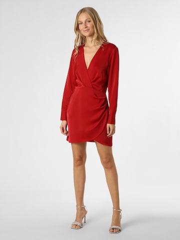 Robe de cocktail Marie Lund en rouge : devant