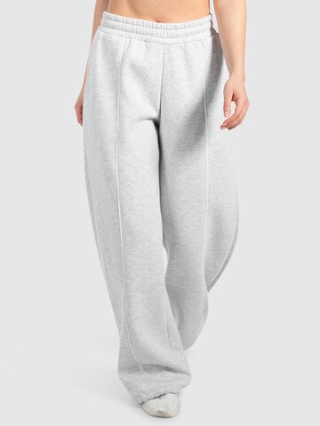 Smilodox Loosefit Broek ' Siara ' in Grijs: voorkant