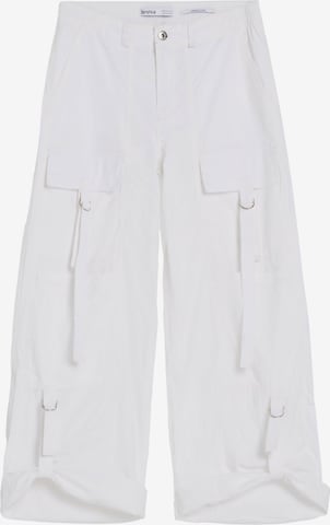 Bershka Ohlapna forma Kargo hlače | bela barva: sprednja stran