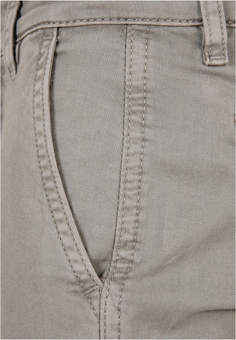 Tapered Pantaloni di Urban Classics in grigio