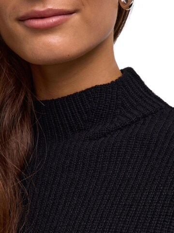 FALKE Sweater in Black