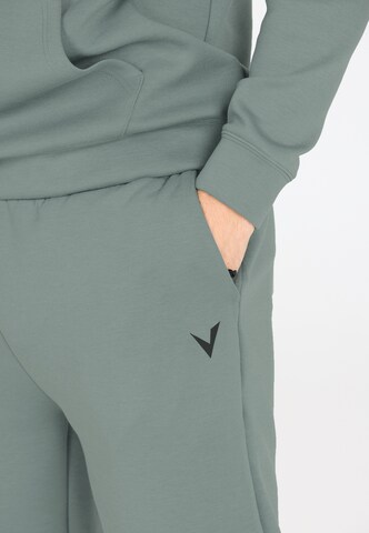 Virtus Tapered Sweatpants 'Taro' in Blau