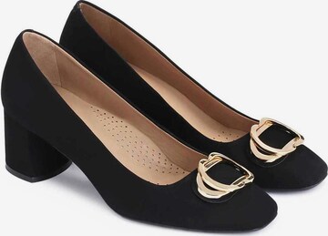 Kazar Pumps in Black