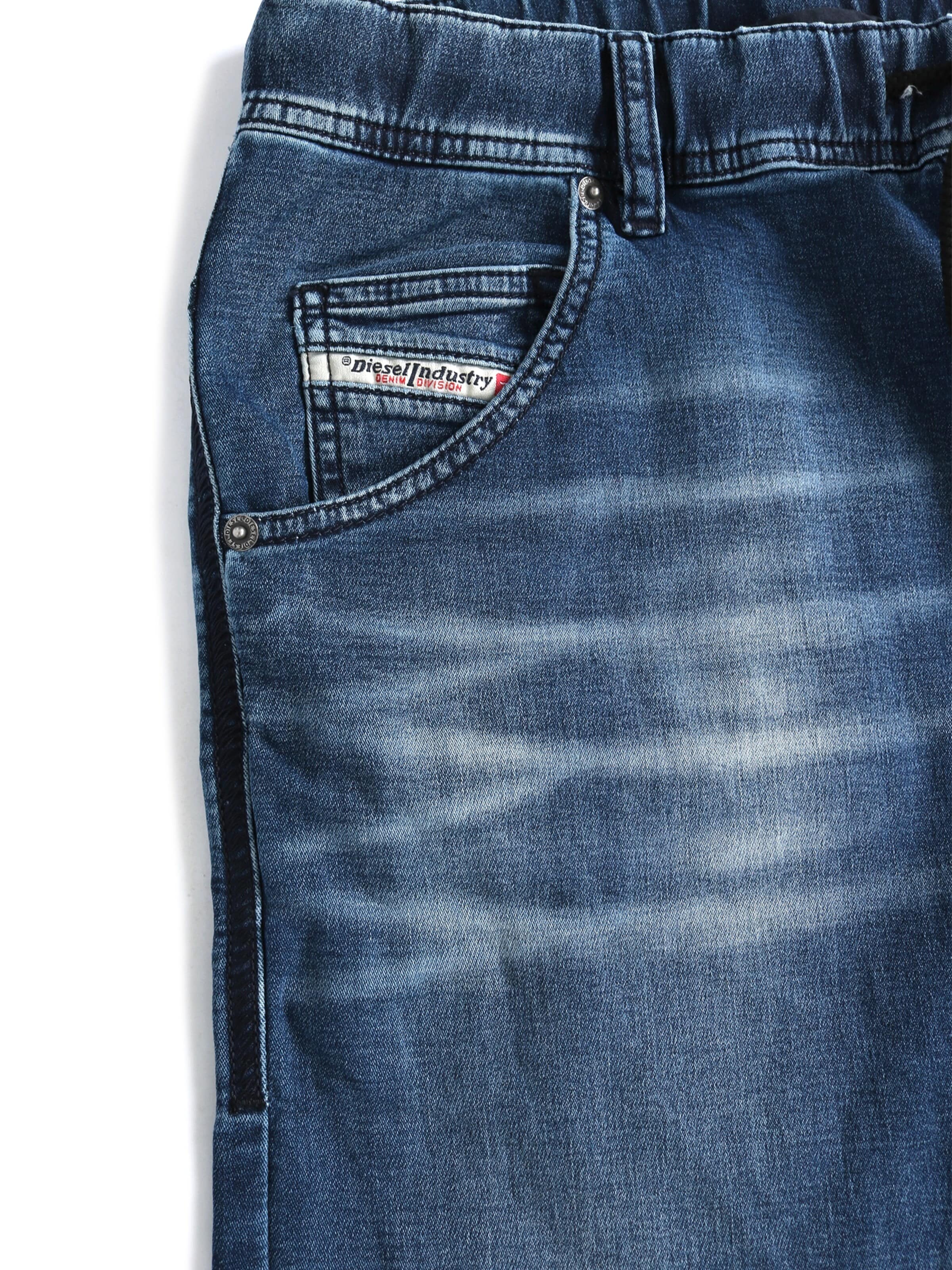 DIESEL Zwężany krój Jeansy '2030 D-KROOLEY JOGGJEANS Superstretch & Supersoft' w kolorze niebieski