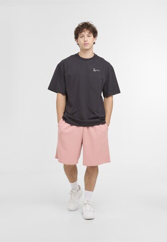 Karl Kani Regular Shorts in Pink