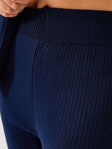 Completo pantalone di Bianco Lucci in blu