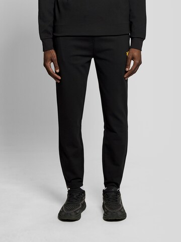 Lyle & Scott Regular Broek in Zwart: voorkant