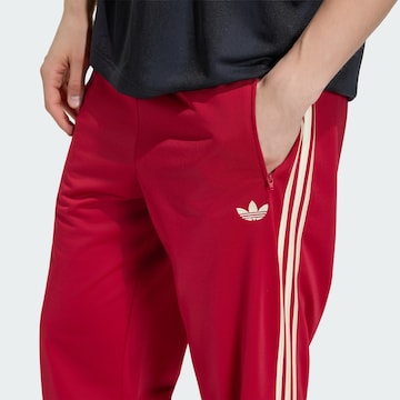 ADIDAS ORIGINALS regular Bukser 'Firebird' i rød