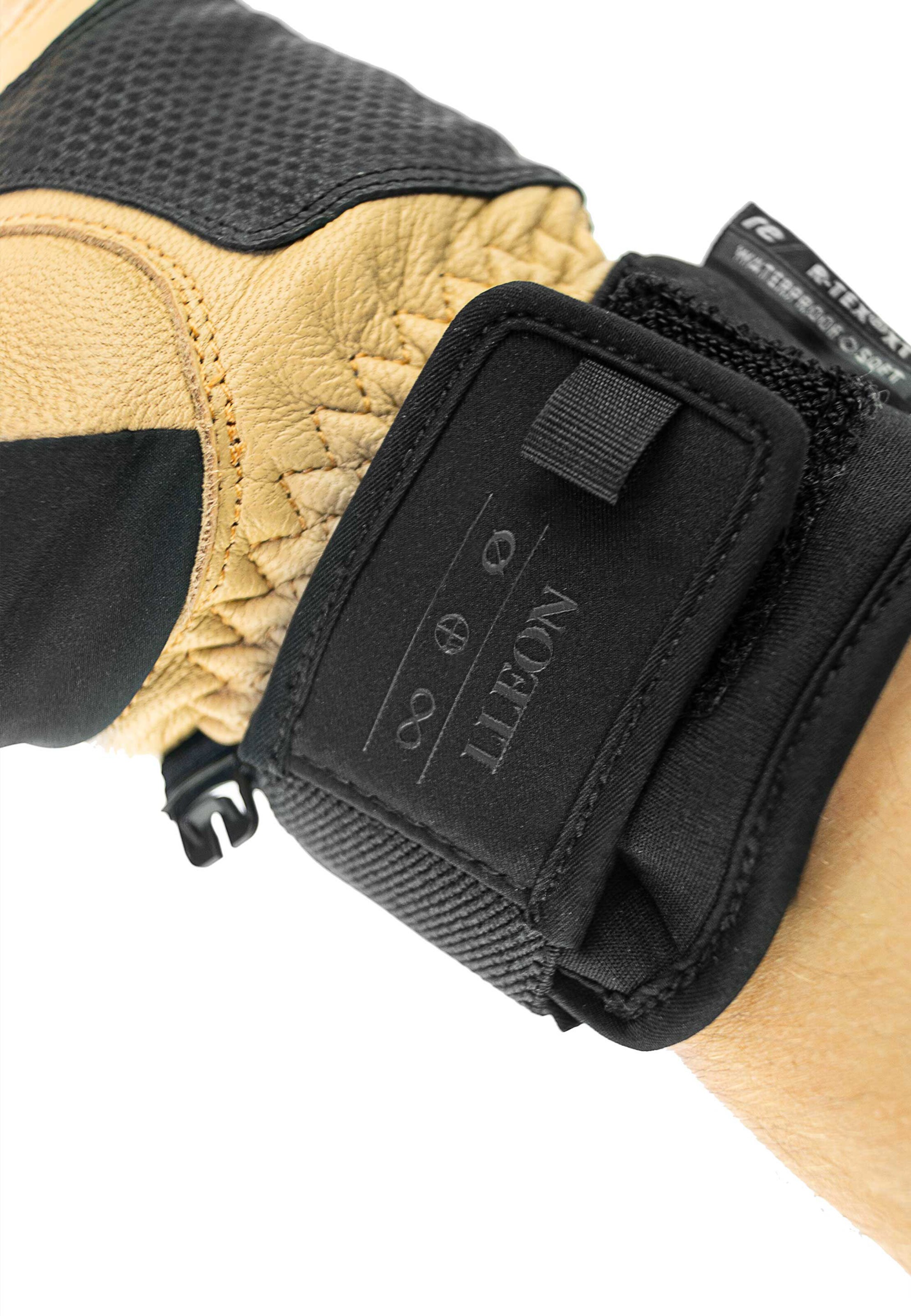 REUSCH Sports gloves in Black