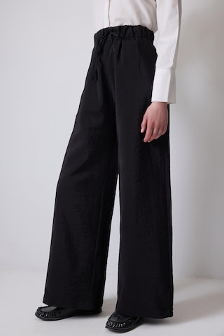 Touche Prive Wide Leg Hose in Schwarz: Vorderseite